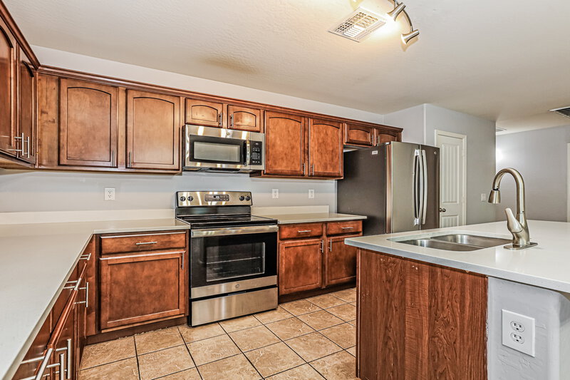 1,915/Mo, 8822 W Pioneer St Tolleson, AZ 85353 Kitchen View 3