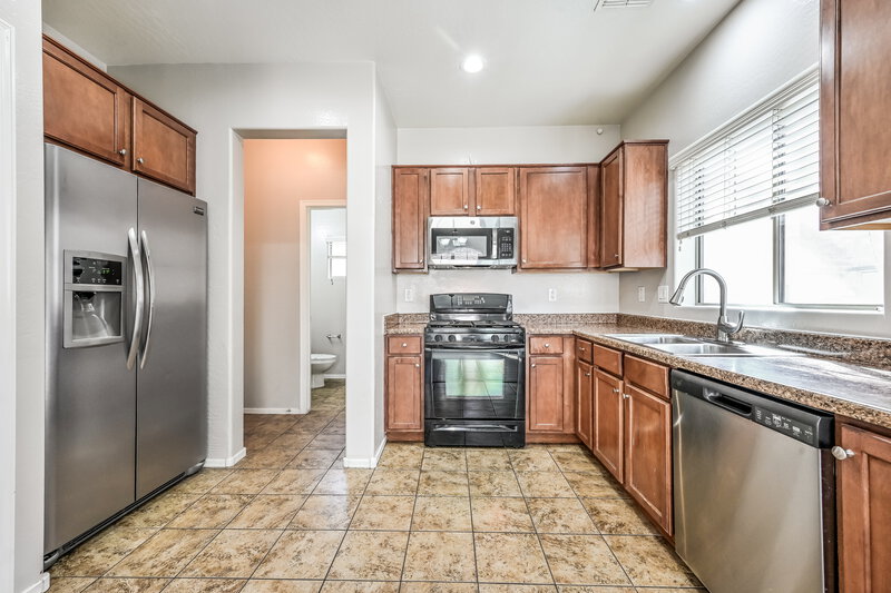1,930/Mo, 10324 W Sands Dr 475 Peoria, AZ 85383 Kitchen View