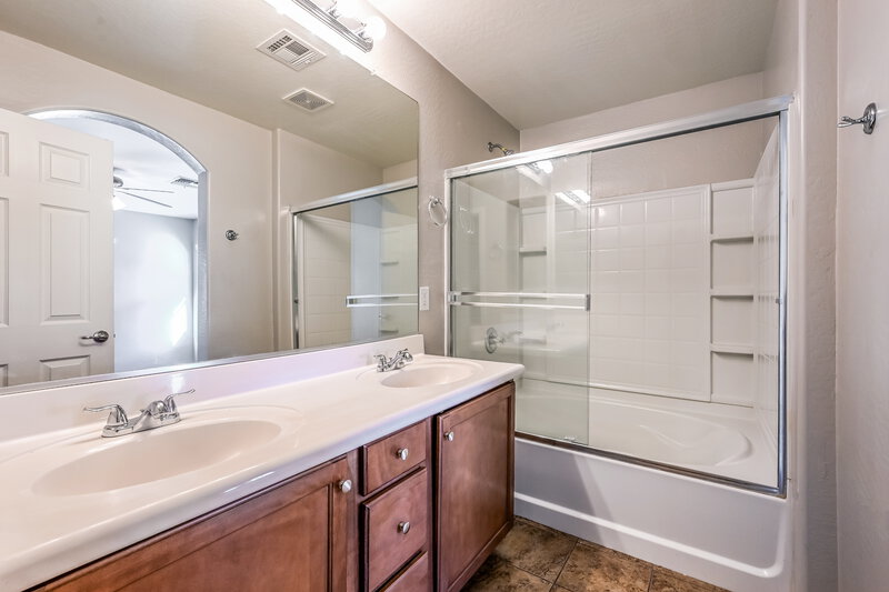 1,930/Mo, 10324 W Sands Dr 475 Peoria, AZ 85383 Main Bathroom View 2