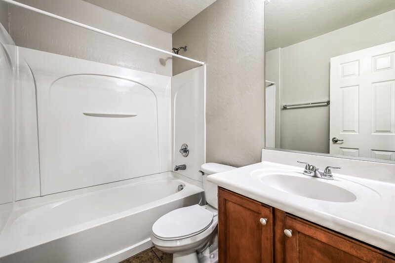 1,930/Mo, 10324 W Sands Dr 475 Peoria, AZ 85383 Bathroom View