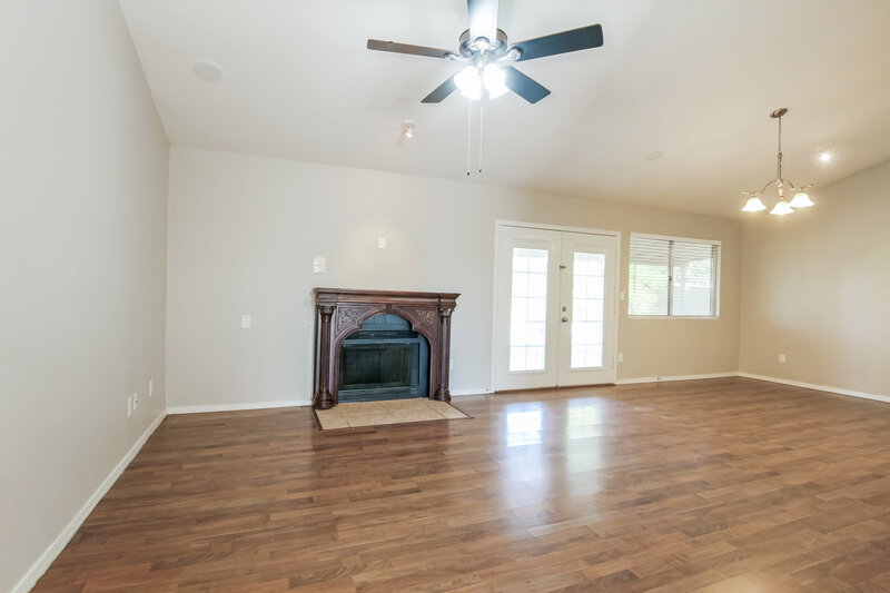 1,950/Mo, 6320 W Port Royale Ln Glendale, AZ 85306 Living Room View