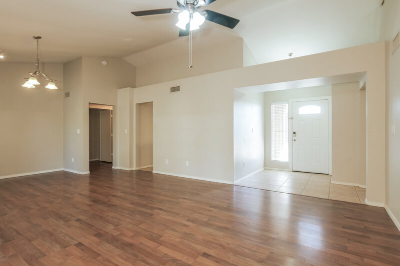 1,950/Mo, 6320 W Port Royale Ln Glendale, AZ 85306 Living Room View 2