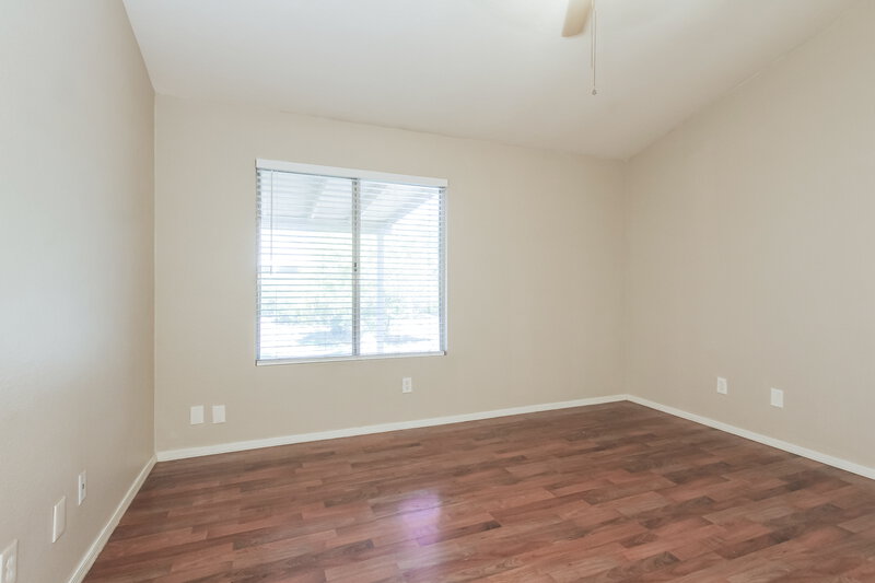 1,950/Mo, 6320 W Port Royale Ln Glendale, AZ 85306 Main Bedroom View