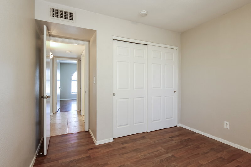 1,950/Mo, 6320 W Port Royale Ln Glendale, AZ 85306 Bedroom View 3