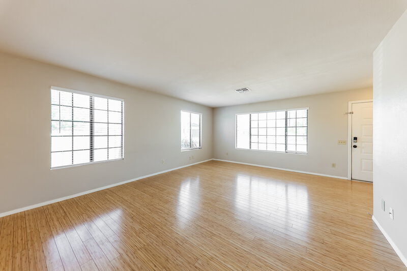 1,965/Mo, 20814 N 31st Dr Phoenix, AZ 85027 Living Room View 3