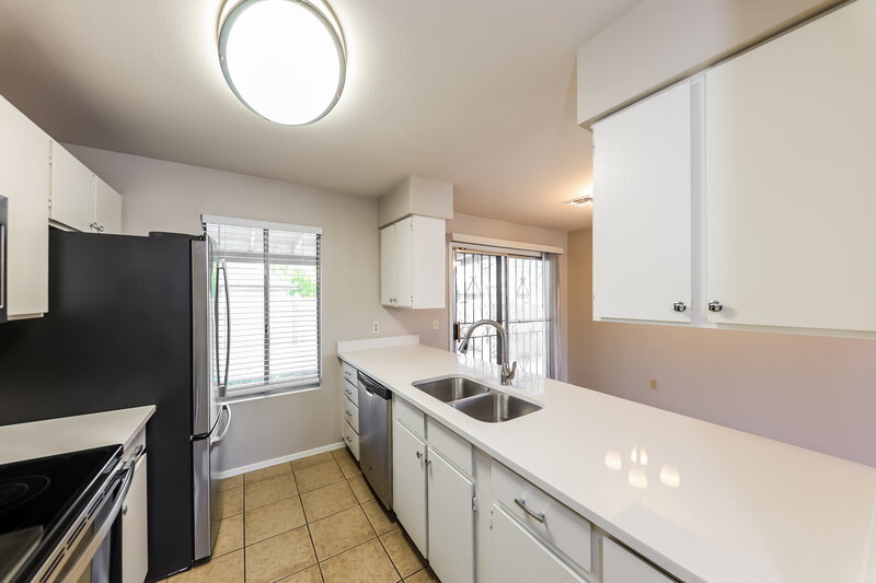 1,965/Mo, 20814 N 31st Dr Phoenix, AZ 85027 Kitchen View