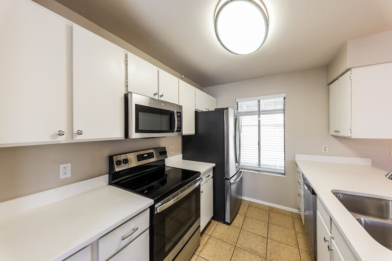 1,965/Mo, 20814 N 31st Dr Phoenix, AZ 85027 Kitchen View 2