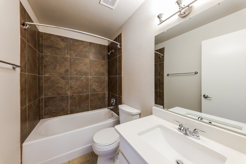 1,965/Mo, 20814 N 31st Dr Phoenix, AZ 85027 Bathroom View