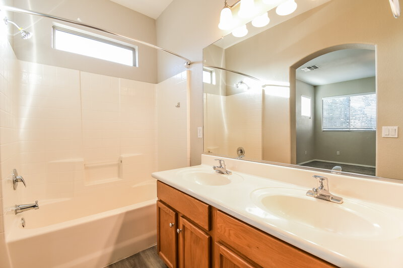 2,090/Mo, 1303 S Mansard Mesa, AZ 85209 Main Bathroom View 2