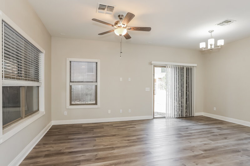 1,870/Mo, 9582 N 81st Dr Peoria, AZ 85345 Living Room View