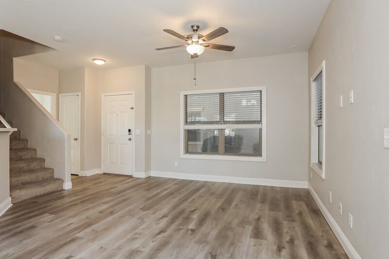 1,870/Mo, 9582 N 81st Dr Peoria, AZ 85345 Living Room View 2