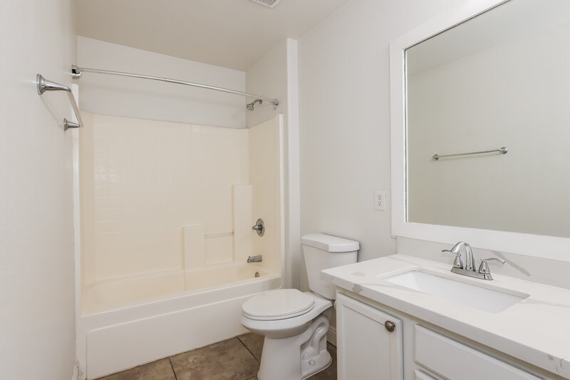 1,870/Mo, 9582 N 81st Dr Peoria, AZ 85345 Bathroom View
