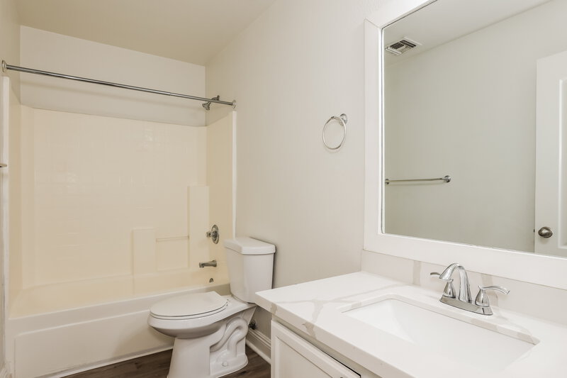 1,870/Mo, 9582 N 81st Dr Peoria, AZ 85345 Bathroom View 3