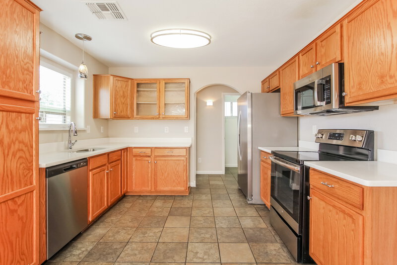 2,000/Mo, 15999 W Moreland St Goodyear, AZ 85338 Kitchen View