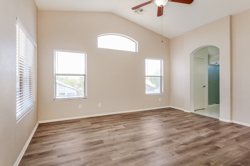 2,000/Mo, 15999 W Moreland St Goodyear, AZ 85338 Main Bedroom View