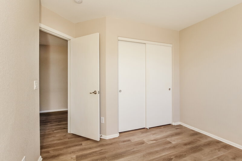 2,000/Mo, 15999 W Moreland St Goodyear, AZ 85338 Bedroom View 3