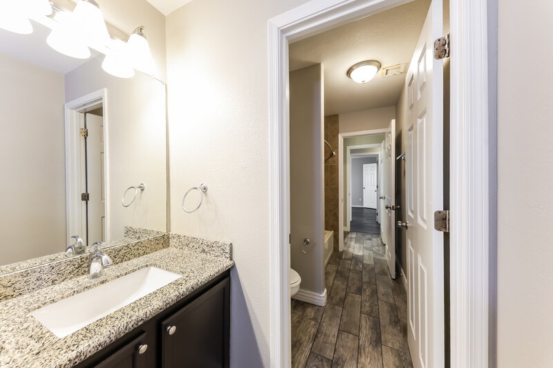 2,520/Mo, 8027 W Mission Lane Peoria, AZ 85345 Bathroom View