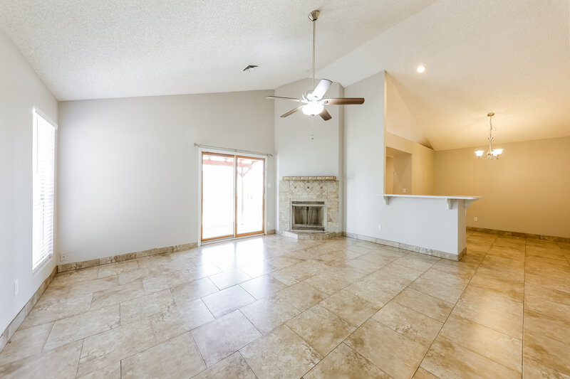 2,285/Mo, 19017 N 6th St Phoenix, AZ 85024 Living Room View 2