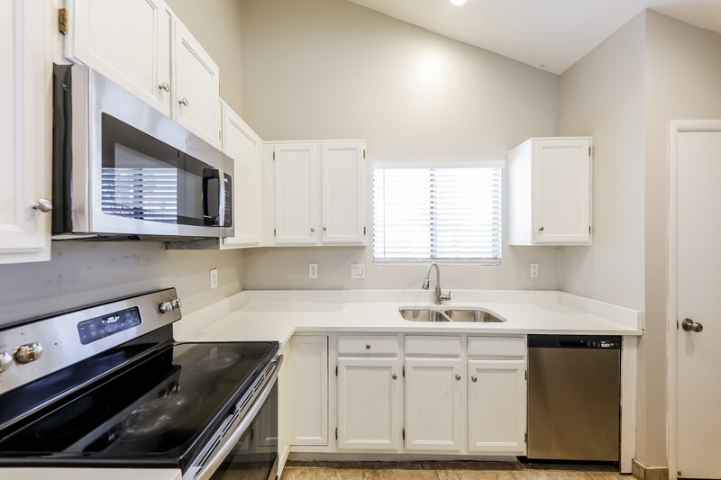2,285/Mo, 19017 N 6th St Phoenix, AZ 85024 Kitchen View
