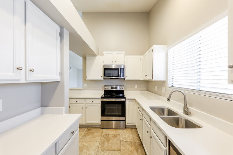 2,285/Mo, 19017 N 6th St Phoenix, AZ 85024 Kitchen View 2