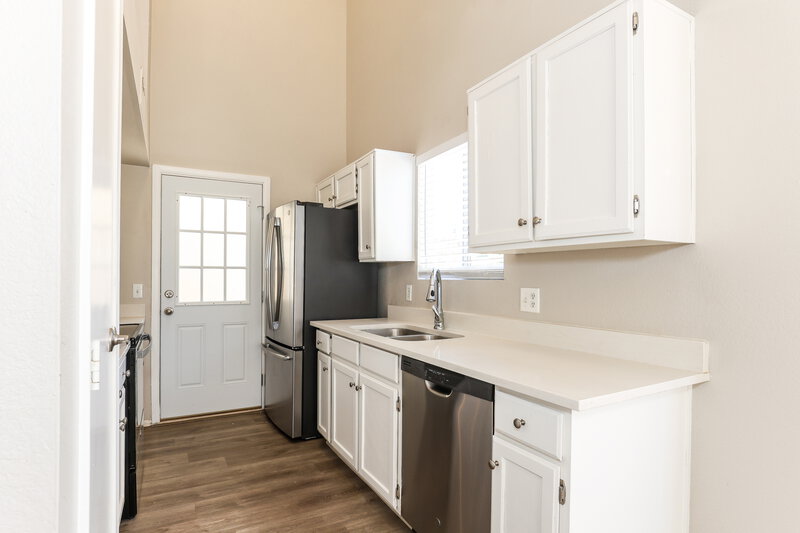 2,120/Mo, 190 S Los Feliz Dr Chandler, AZ 85226 Kitchen View 2
