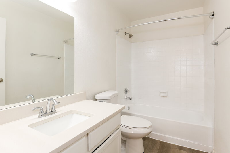 2,120/Mo, 190 S Los Feliz Dr Chandler, AZ 85226 Main Bathroom View