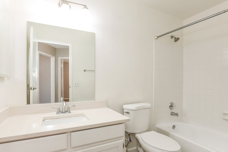 2,120/Mo, 190 S Los Feliz Dr Chandler, AZ 85226 Bathroom View