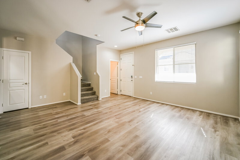 1,895/Mo, 7032 S 7th Ln Phoenix, AZ 85041 Living Room View 2