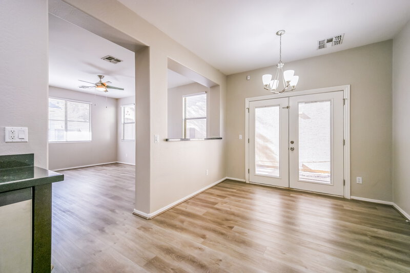 1,895/Mo, 7032 S 7th Ln Phoenix, AZ 85041 Dining Room View