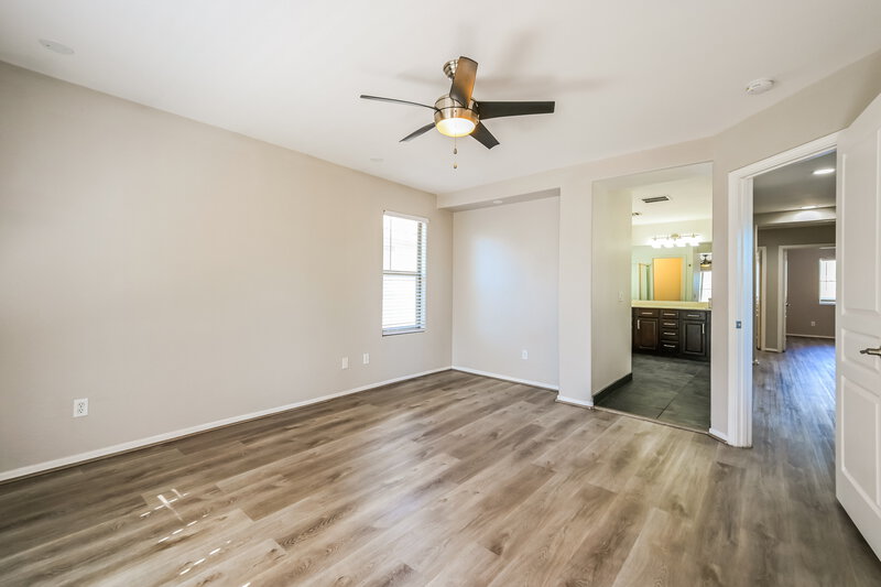 1,895/Mo, 7032 S 7th Ln Phoenix, AZ 85041 Main Bedroom View 2