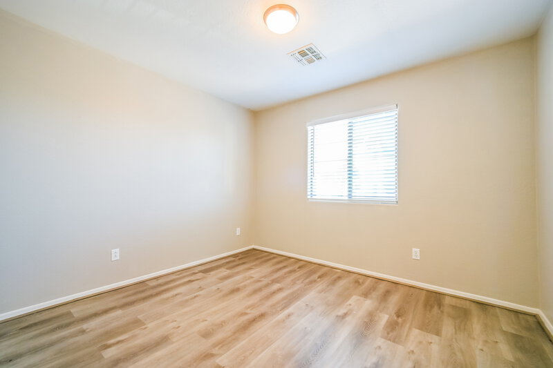 1,895/Mo, 7032 S 7th Ln Phoenix, AZ 85041 Bedroom View