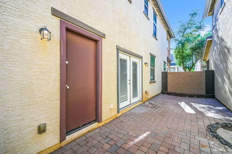 1,895/Mo, 7032 S 7th Ln Phoenix, AZ 85041 Rear View 2