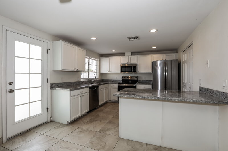 2,210/Mo, 2123 N Longmore Street Chandler, AZ 85224 Kitchen View