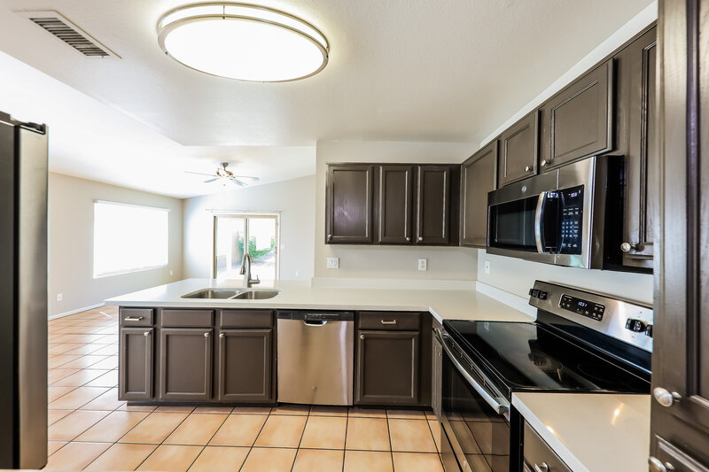 1,850/Mo, 10727 W Calle Del Sol Phoenix, AZ 85037 Kitchen View 2