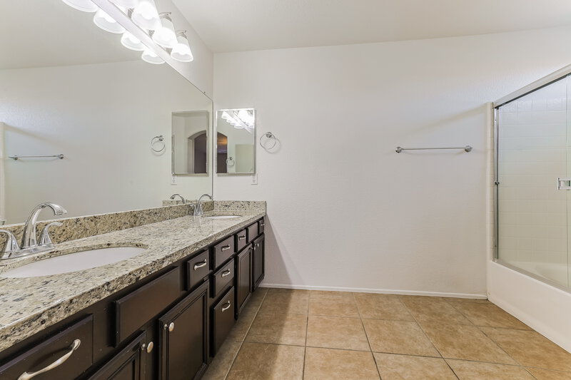 3,830/Mo, 14314 W Clarendon Avenue Goodyear, AZ 85395 Main Bathroom View