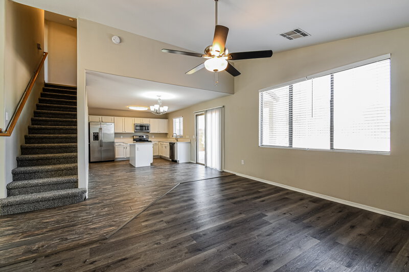 2,180/Mo, 1456 S Boulder St Unit C Gilbert, AZ 85296 Living Room View 2