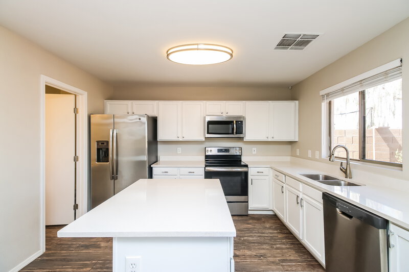 2,270/Mo, 1456 S Boulder St Unit C Gilbert, AZ 85296 Kitchen View