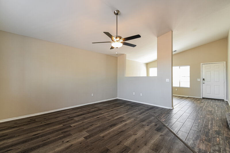 2,180/Mo, 1456 S Boulder St Unit C Gilbert, AZ 85296 Living Room View 3