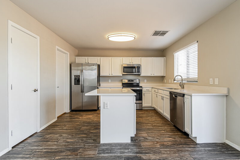 2,180/Mo, 1456 S Boulder St Unit C Gilbert, AZ 85296 Kitchen View
