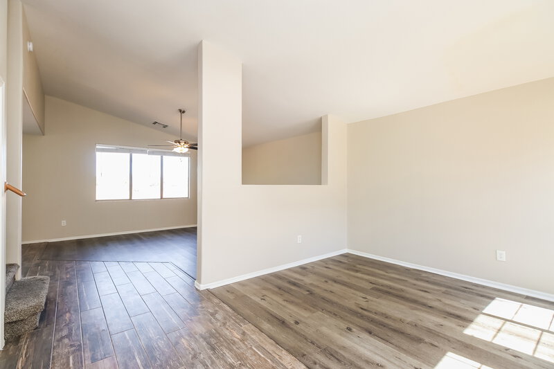 2,270/Mo, 1456 S Boulder St Unit C Gilbert, AZ 85296 Family Room View 2