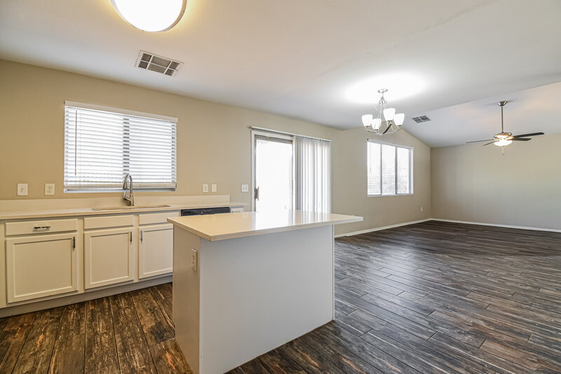 2,180/Mo, 1456 S Boulder St Unit C Gilbert, AZ 85296 Kitchen View 2
