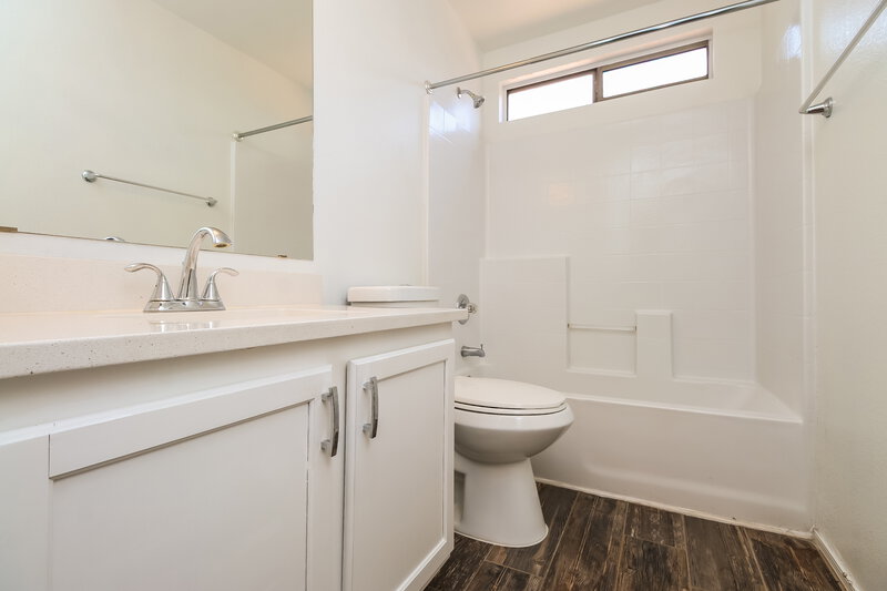 2,270/Mo, 1456 S Boulder St Unit C Gilbert, AZ 85296 Bathroom View
