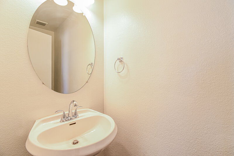 2,180/Mo, 1456 S Boulder St Unit C Gilbert, AZ 85296 Bathroom View 2