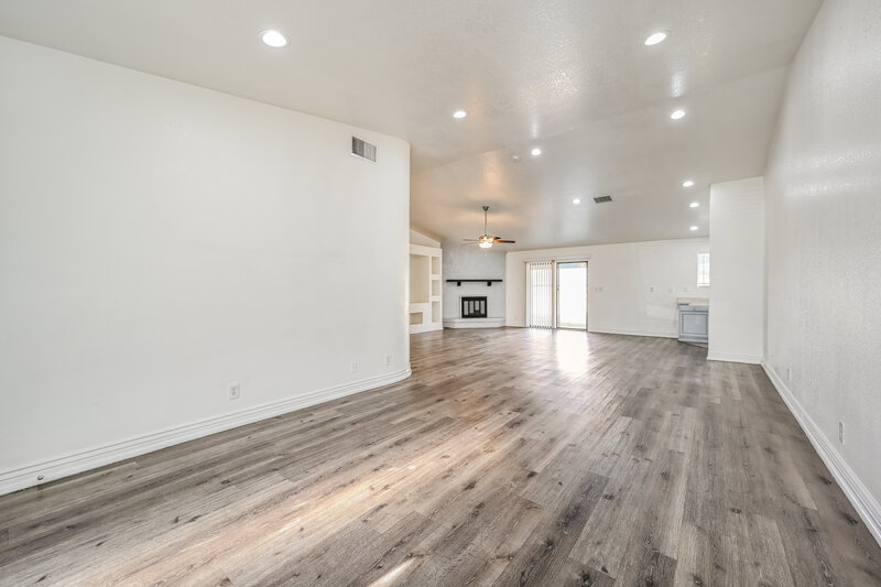 2,160/Mo, 11812 N 43rd Dr Glendale, AZ 85304 Living Room View