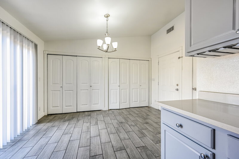 2,160/Mo, 11812 N 43rd Dr Glendale, AZ 85304 Dining Room View