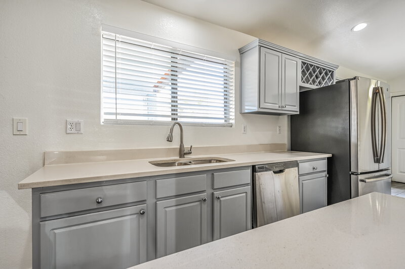 2,160/Mo, 11812 N 43rd Dr Glendale, AZ 85304 Kitchen View