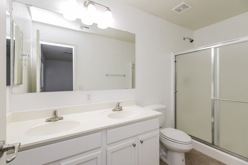 1,895/Mo, 6626 W Riva Rd Phoenix, AZ 85043 Master Bathroom View