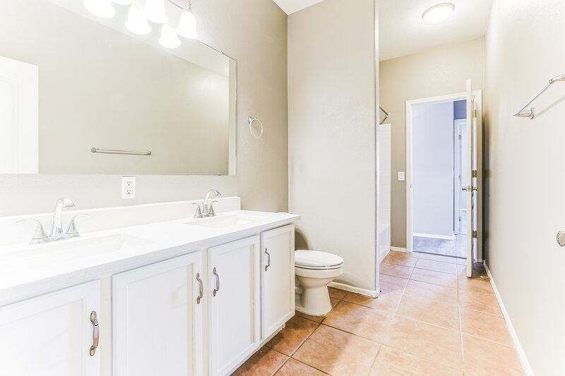 1,870/Mo, 30225 N Royal Oak Way San Tan Valley, AZ 85143 Main Bathroom View