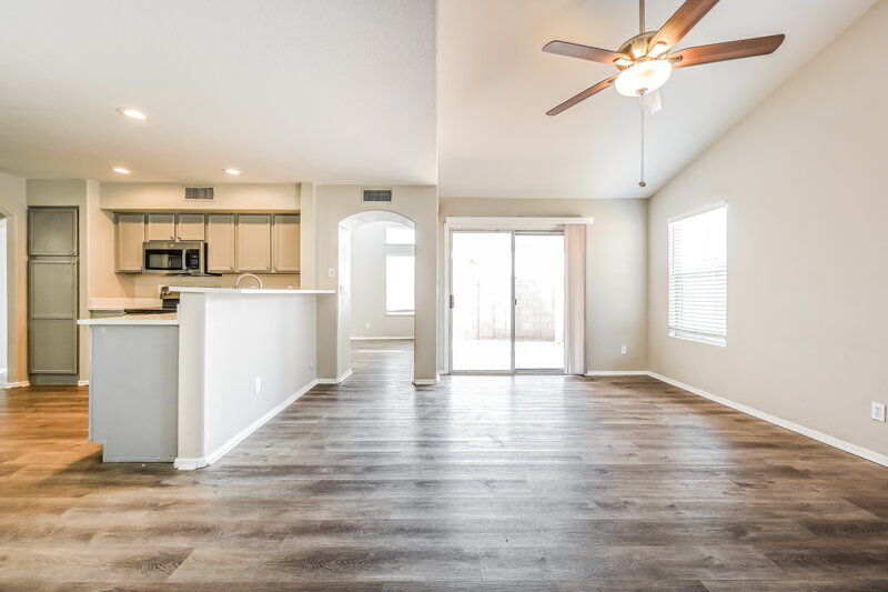 3,300/Mo, 1109 W Bluefield Avenue Phoenix, AZ 85023 Family Room View 2