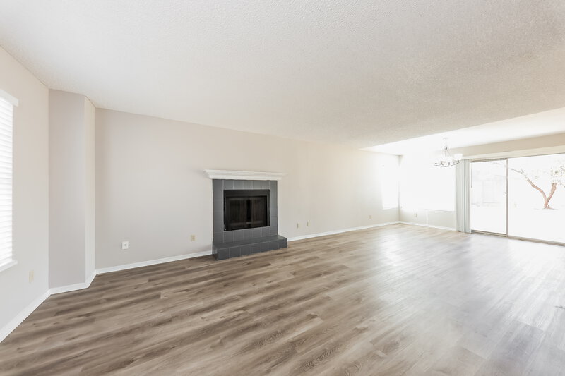 2,125/Mo, 5719 W Michigan Ave Glendale, AZ 85308 Living Room View